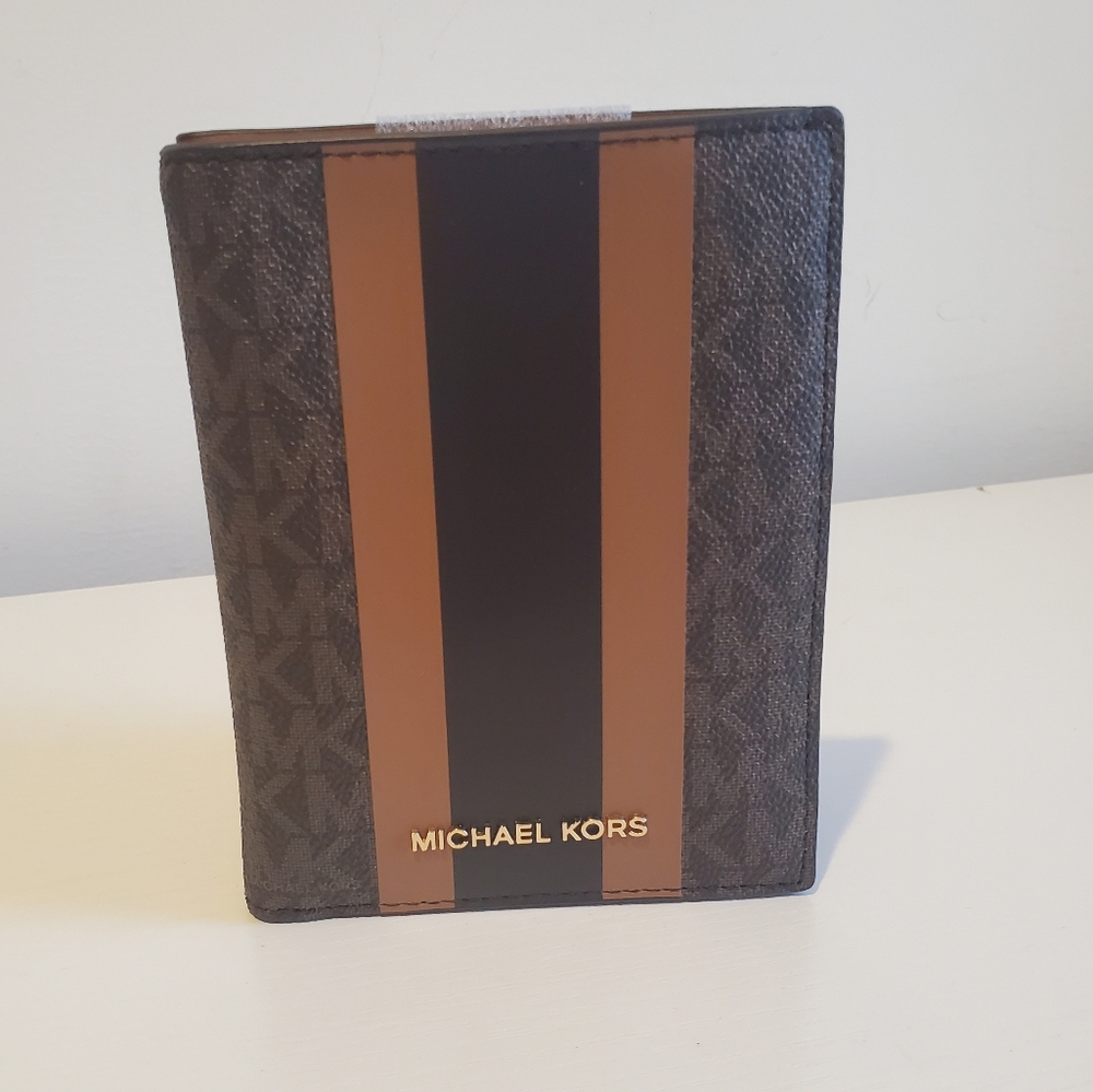 NWT MICHAEL KORS Bedford Monogram Brown Travel Passport Wallet Holder